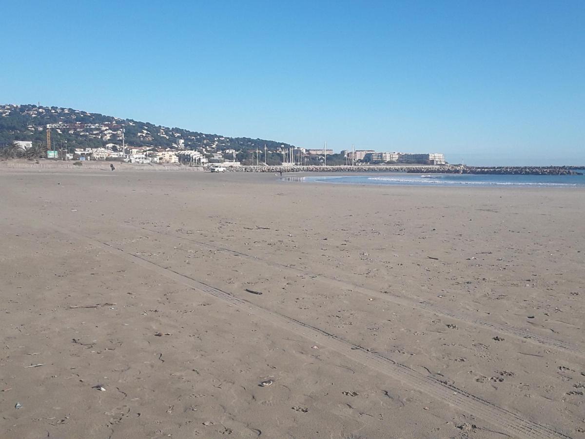 Villa En Bord De Plage セット エクステリア 写真